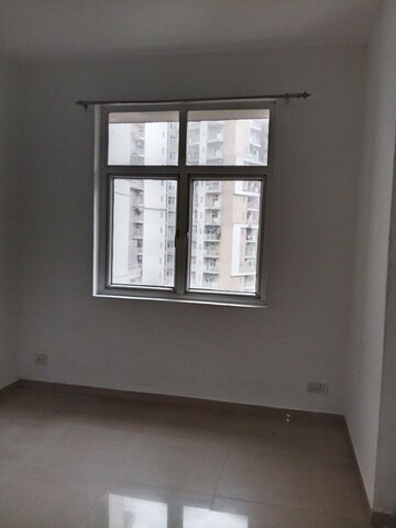 Room in 3 BHK Apartment at Gaur Saundaryam, Tech Zone 4 Greater Noida – for Rent