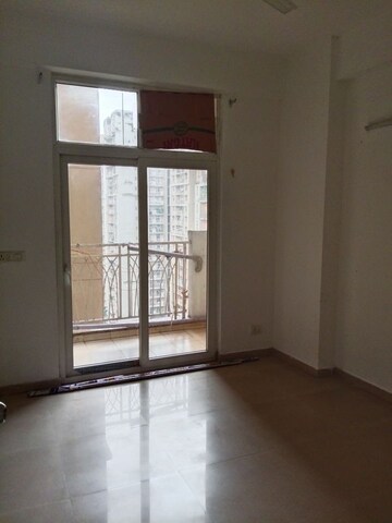 Room in 3 BHK Apartment at Gaur Saundaryam, Tech Zone 4 Greater Noida – for Rent