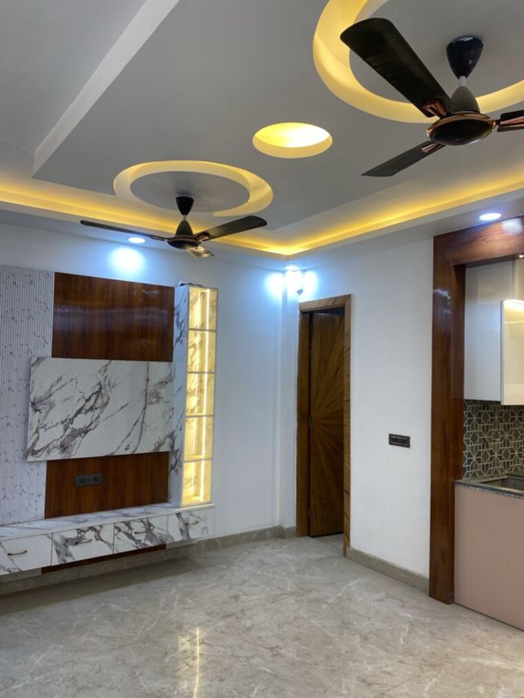 Room, sr-73-avenue 2 Bedroom 1050 Sq.Ft. Builder Floor In Sector 74 Noida 9969443