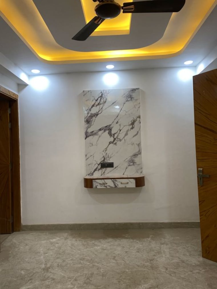 Room, sr-73-avenue 2 Bedroom 1050 Sq.Ft. Builder Floor In Sector 74 Noida 9969443