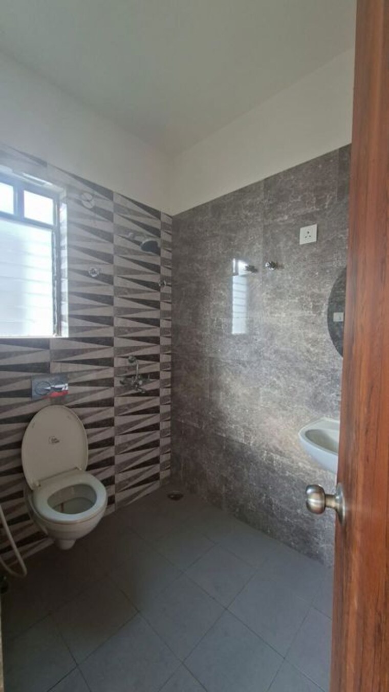 Bathroom, shrachi-greenwood-nest 3 Bedroom 1683 Sq.Ft. Apartment In Rajarhat New Town Kolkata 9969454
