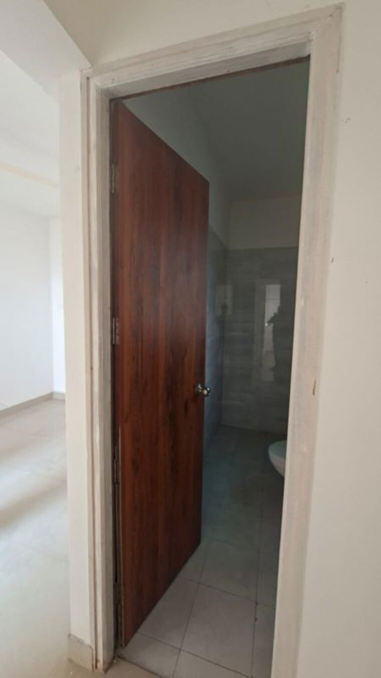 Bathroom, shrachi-greenwood-nest 3 Bedroom 1683 Sq.Ft. Apartment In Rajarhat New Town Kolkata 9969454