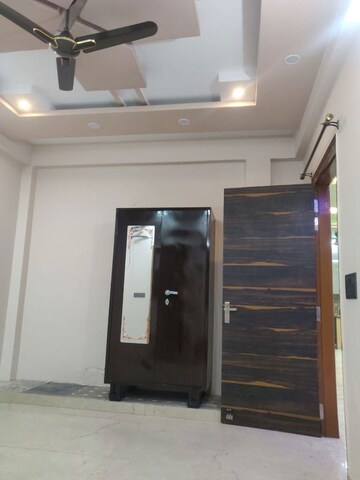 Building Lobby in 2.5 BHK Villa at Sector 56 – for Rent
