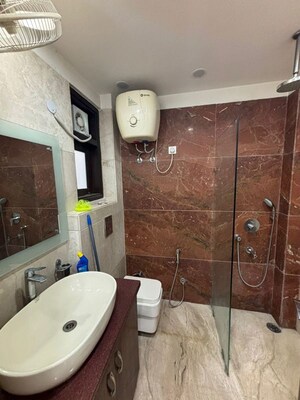 Furnished Amenities in 3 BHK Builder Floor at Safdarjung Enclave – for Sale