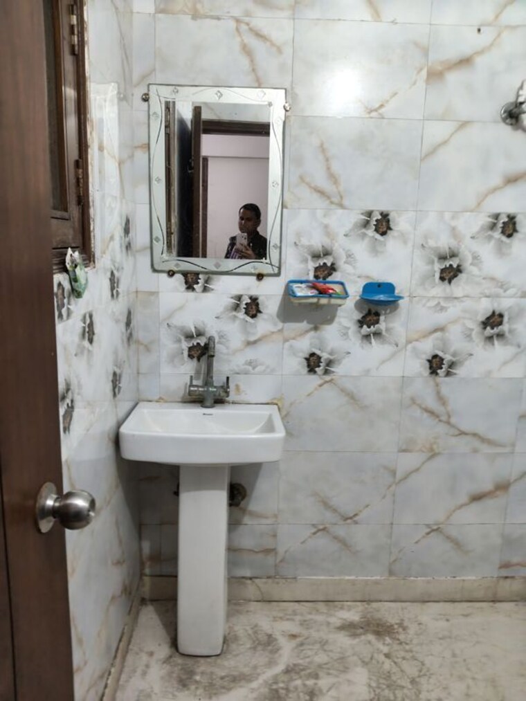 Bathroom, rwa-apartments-sector-70 2 Bedroom 900 Sq.Ft. Independent House In Sector 70 Noida 9969470