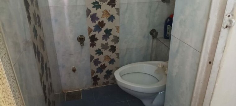 Bathroom, paldi 2 Bedroom 900 Sq.Ft. Apartment In Paldi Ahmedabad 9969473