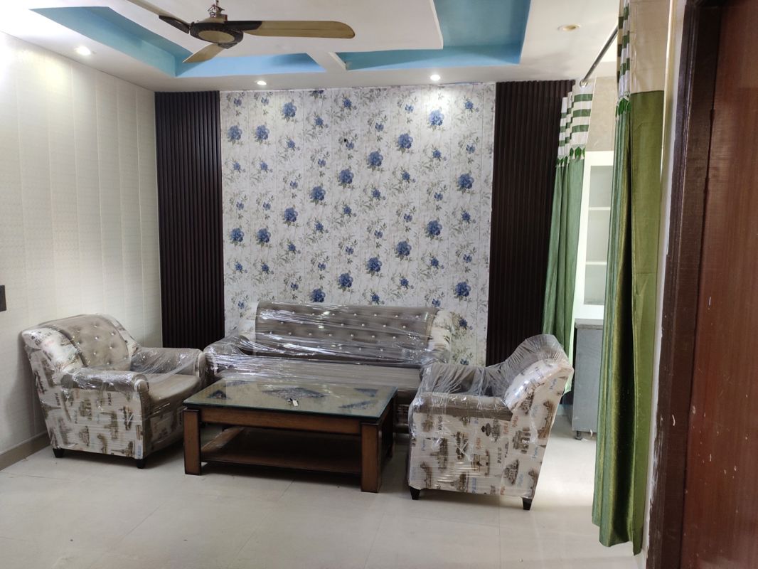 2 BHK Apartment For Rent in Royale Wind Cross