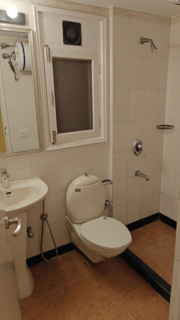 Bathroom, risland-sky-mansion 2 Bedroom 850 Sq.Ft. Builder Floor In Chattarpur Delhi 9969488
