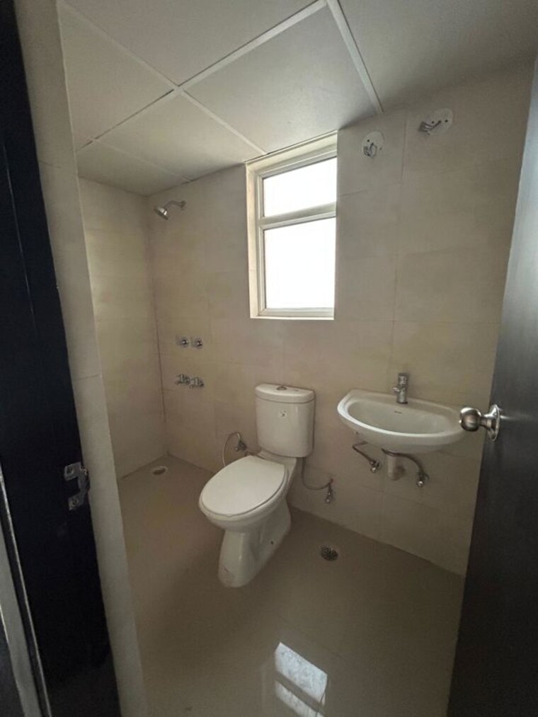 Bathroom, wave-dream-homes 2 Bedroom 840 Sq.Ft. Apartment In Wave City Ghaziabad 9969496
