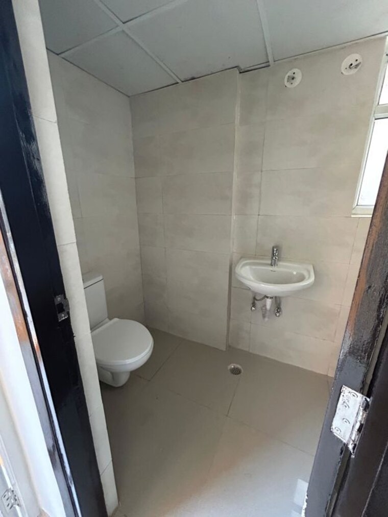 Bathroom, wave-dream-homes 2 Bedroom 840 Sq.Ft. Apartment In Wave City Ghaziabad 9969496