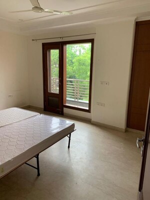 Room in 3 BHK Builder Floor at Panchsheel Enclave – for Rent