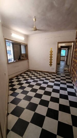Room in 1 BHK Apartment at Andheri West – for Rent