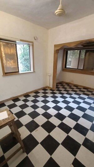 Room in 1 BHK Apartment at Andheri West – for Rent