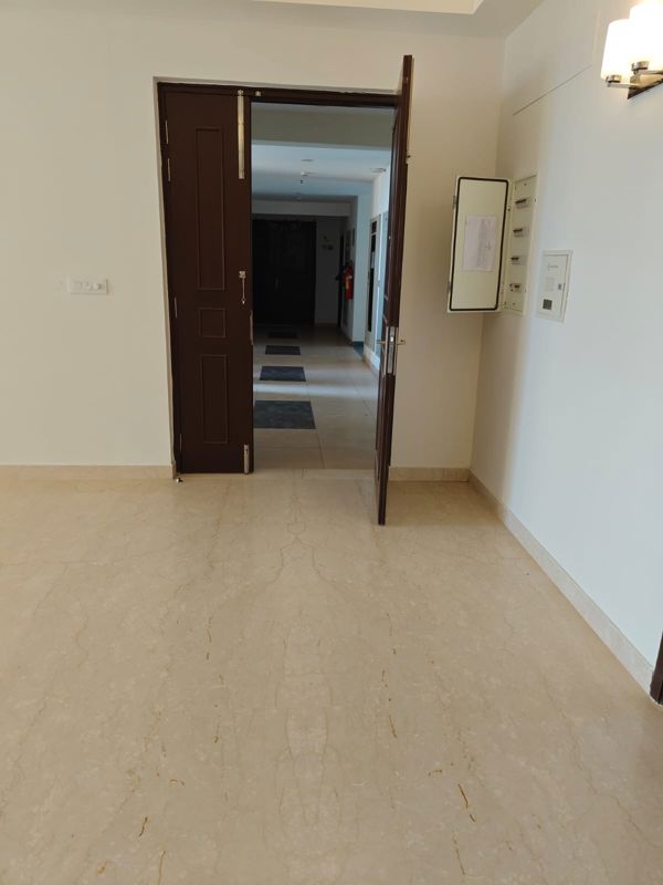 4 BHK + Servant Room Apartment For Sale in Dasnac Burj