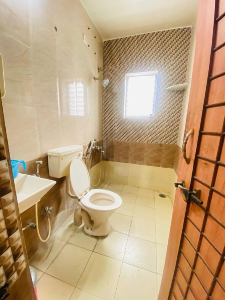 Bathroom, goel-ganga-florentina 3 Bedroom 1800 Sq.Ft. Penthouse In Nibm Annexe Pune 9969521