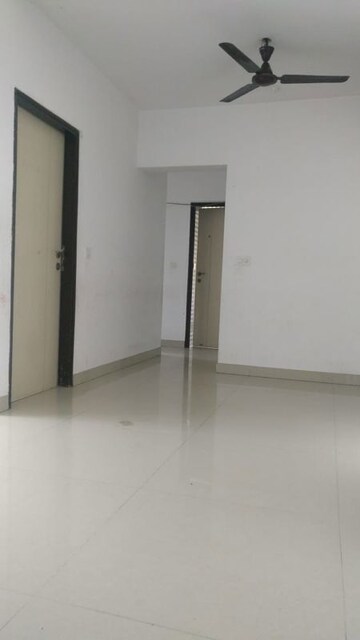 Room in 2 BHK Apartment at Kalpataru Immensa, Kolshet Road – for Rent