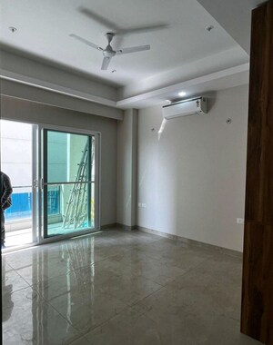 Room in 4 BHK Apartment at Uchdpl Veridia Oakwood Enclave, Wave City – for Rent