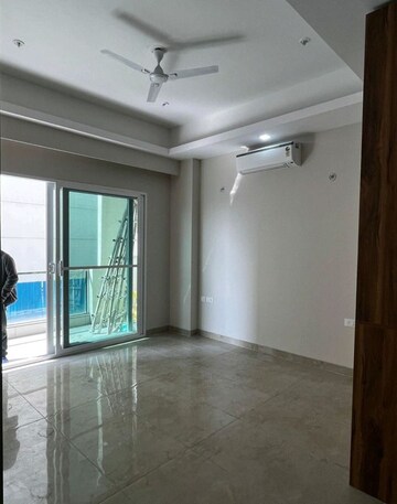 Room in 4 BHK Apartment at Uchdpl Veridia Oakwood Enclave, Wave City – for Rent