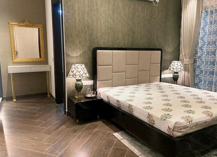 Master Bedroom, uchdpl-veridia-oakwood-enclave 4 Bedroom 2385 Sq.Ft. Apartment In Wave City Ghaziabad 9969551