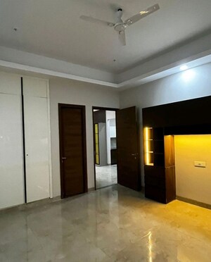 Room in 4 BHK Apartment at Uchdpl Veridia Oakwood Enclave, Wave City – for Rent