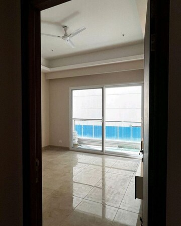 Room in 4 BHK Apartment at Uchdpl Veridia Oakwood Enclave, Wave City – for Rent