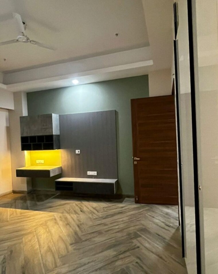 Bedroom, uchdpl-veridia-oakwood-enclave 4 Bedroom 2385 Sq.Ft. Apartment In Wave City Ghaziabad 9969551