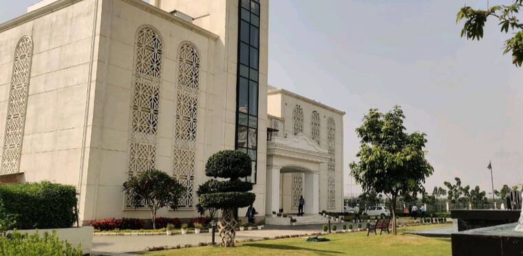 Exterior View, uchdpl-veridia-oakwood-enclave 4 Bedroom 2385 Sq.Ft. Apartment In Wave City Ghaziabad 9969551