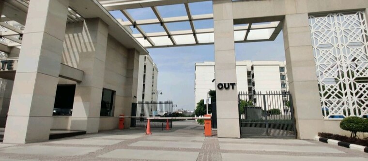 Exterior View, uchdpl-veridia-oakwood-enclave 4 Bedroom 2385 Sq.Ft. Apartment In Wave City Ghaziabad 9969551