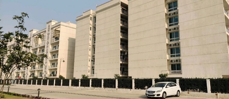 Exterior View, uchdpl-veridia-oakwood-enclave 4 Bedroom 2385 Sq.Ft. Apartment In Wave City Ghaziabad 9969551
