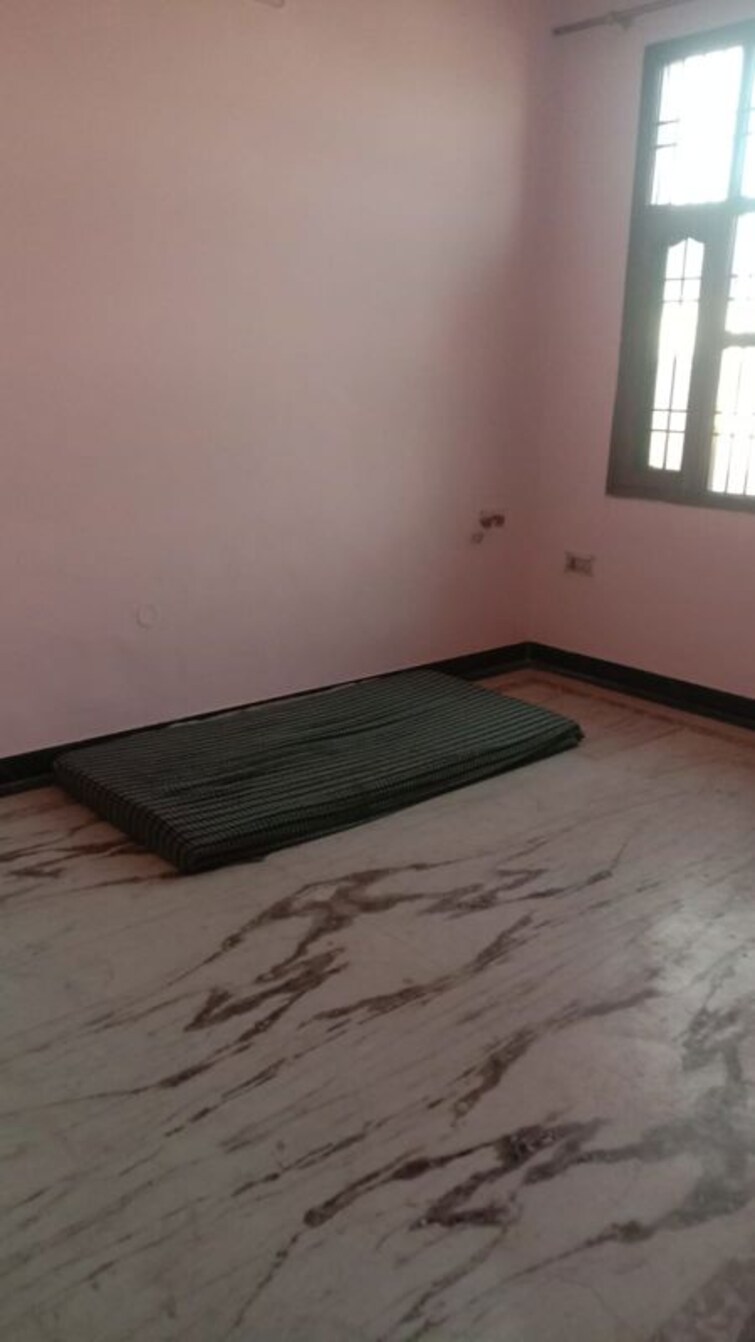Room, patel nagar 3 3 Bedroom 180 Sq.Yd. Builder Floor In Patel Nagar 3 Ghaziabad 9943227
