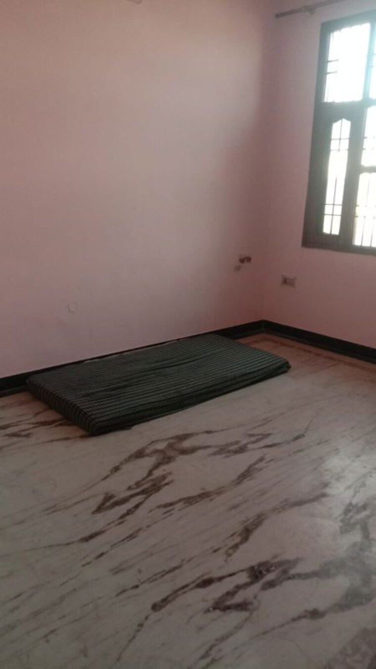 Room, patel nagar 3 3 Bedroom 180 Sq.Yd. Builder Floor In Patel Nagar 3 Ghaziabad 9943227