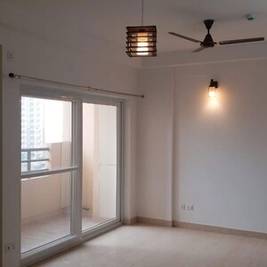 Room in 3 BHK Apartment at Unitech Habitat, Sector 34 Greater Noida – for Sale