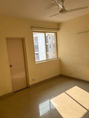 Room in 2 BHK Apartment at OP Floridaa, Sector 82 – for Rent