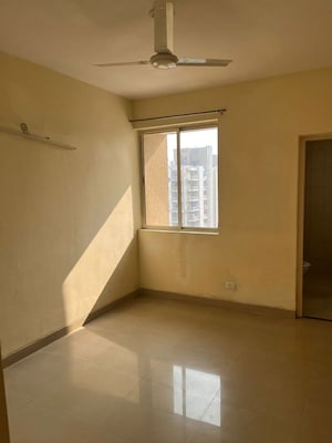 Room in 2 BHK Apartment at OP Floridaa, Sector 82 – for Rent