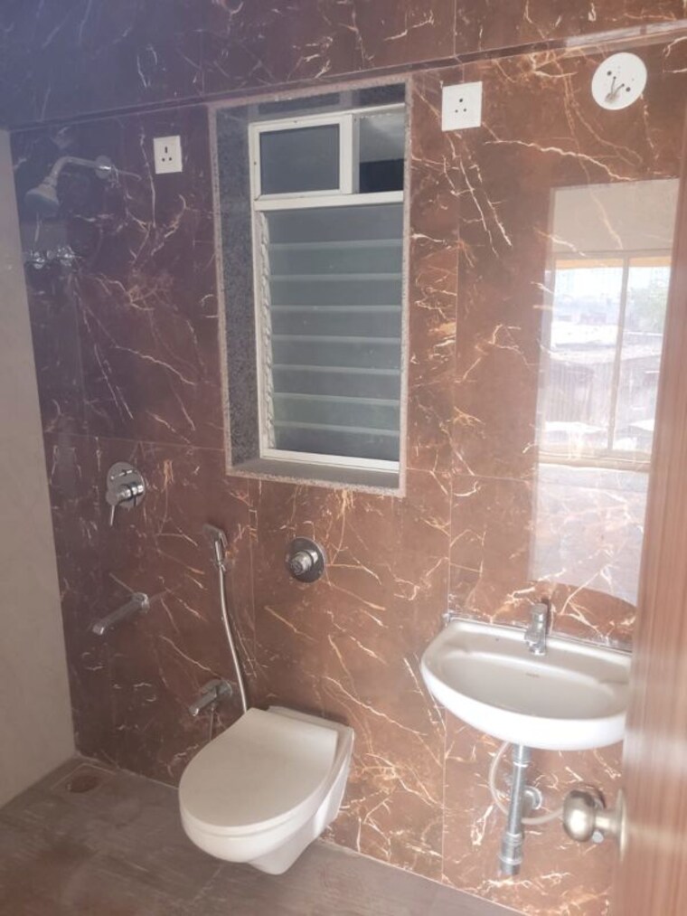 Bathroom, avant-hillway 2 Bedroom 756 Sq.Ft. Apartment In Goregaon East Mumbai 9969575