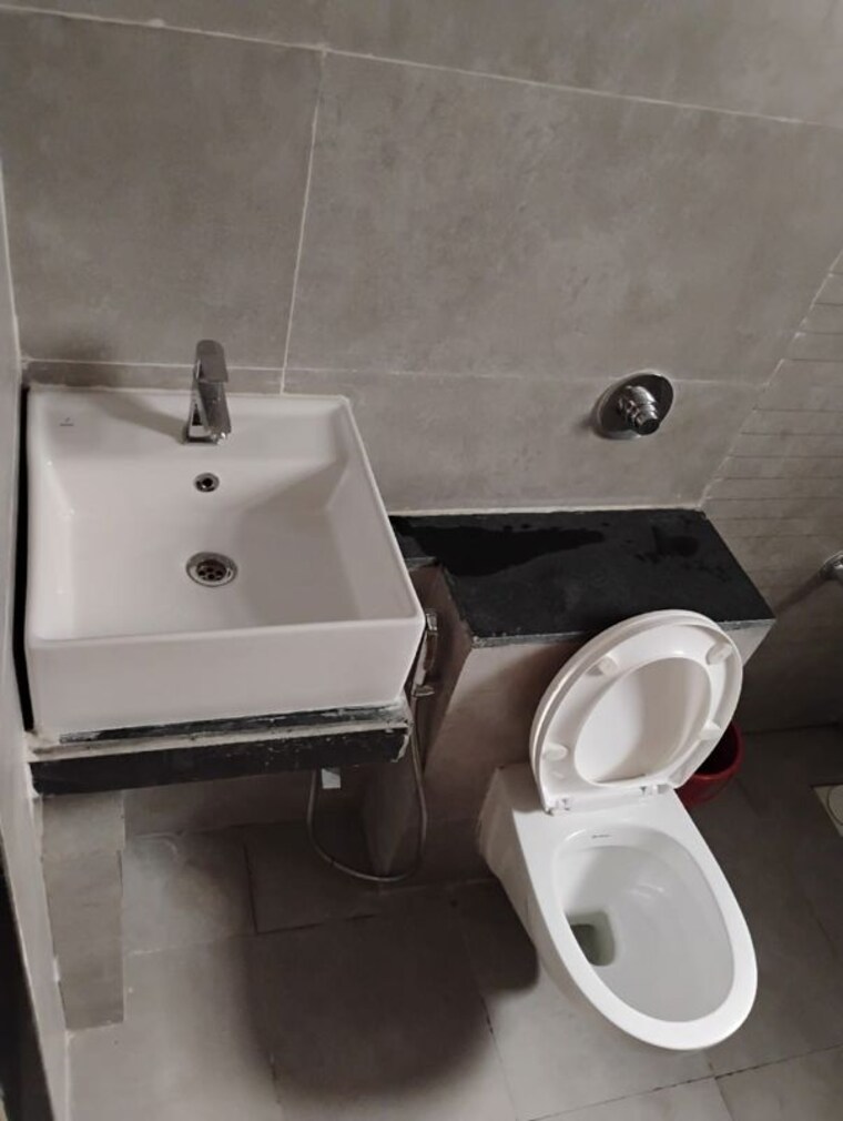 Bathroom, kohinoor-zen-estate 2 Bedroom 1002 Sq.Ft. Apartment In Kharadi Pune 9969577