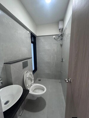 Bathroom in 1.5 BHK Apartment at Pentagon Mantri Our Home, Andheri West – for Sale