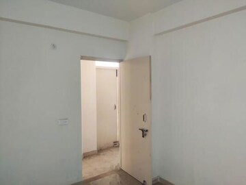 Room in 3 BHK Apartment at Auric City Homes, Sector 82 – for Rent