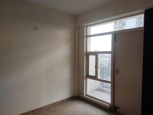 Room in 3 BHK Apartment at Auric City Homes, Sector 82 – for Rent