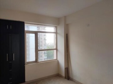Room in 3 BHK Apartment at Auric City Homes, Sector 82 – for Rent
