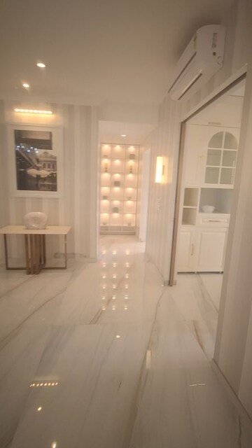 Room in 3 BHK Apartment at DLH Signature, Bandra West – for Sale