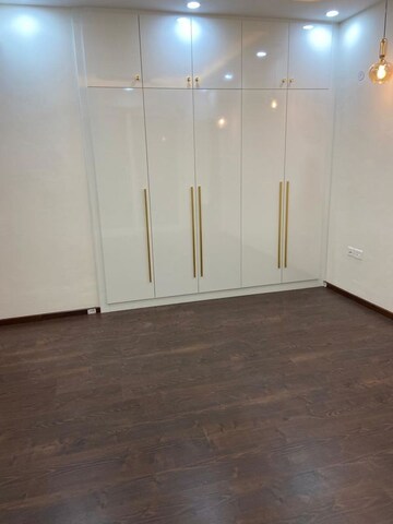 Room in 3 BHK Apartment at Ramprastha Primera, Sector 37d – for Rent