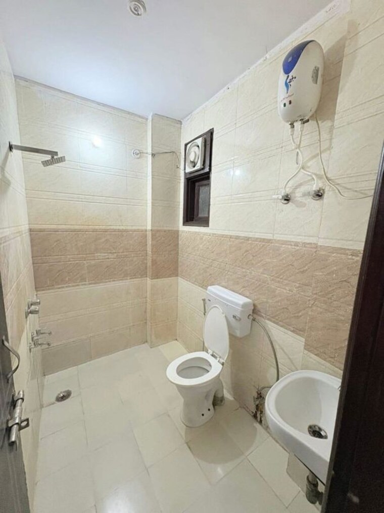 Bathroom, saket 2 Bedroom 950 Sq.Ft. Builder Floor In Saket Delhi 9969607