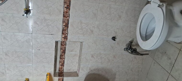 Bathroom, sarita vihar 2.5 Bedroom 1800 Sq.Ft. Apartment In Sarita Vihar Delhi 9969617