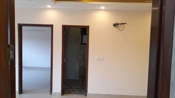 Room in 4 BHK Builder Floor at Safdarjung Enclave – for Rent