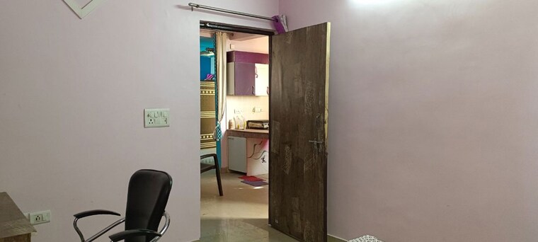 Room, srs-residency 2 Bedroom 1304 Sq.Ft. Apartment In Sector 88 Faridabad 9969623