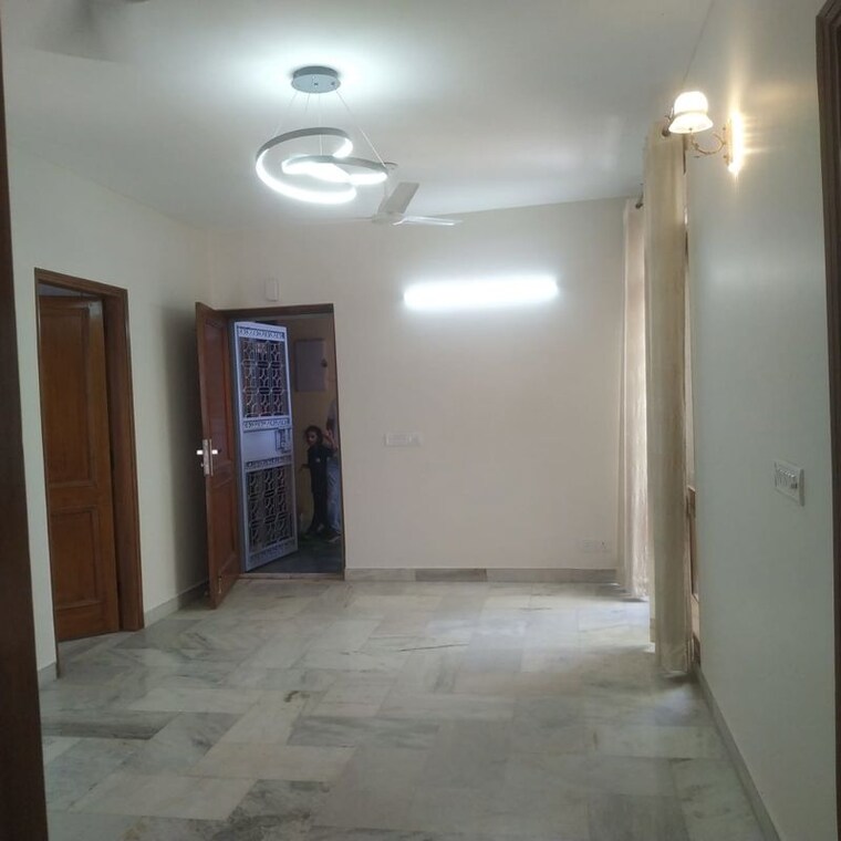 Room, safdarjung enclave 4 Bedroom 2700 Sq.Ft. Builder Floor In Safdarjung Enclave Delhi 9969628