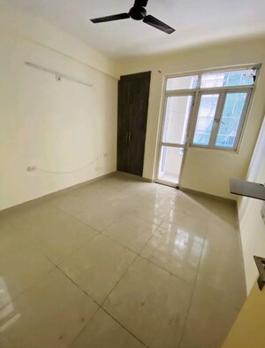 Room in 3 BHK Apartment at Wave Executive Floors, Wave City – for Rent