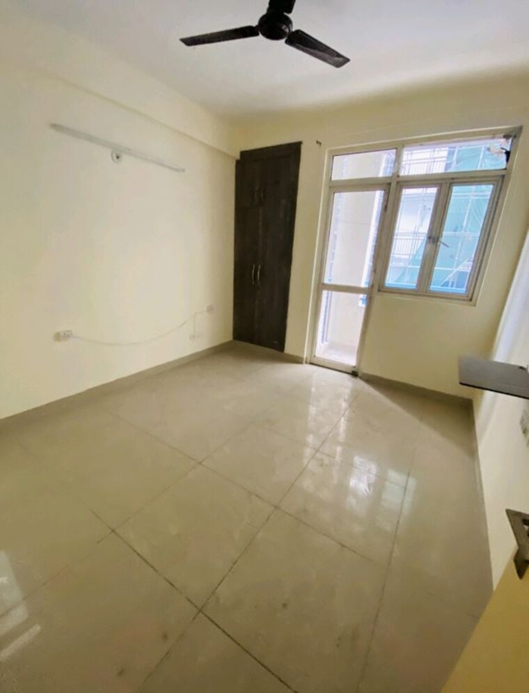 Room, wave-executive-floors 3 Bedroom 800 Sq.Ft. Apartment In Wave City Ghaziabad 9969635