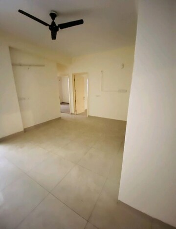 Room in 3 BHK Apartment at Wave Executive Floors, Wave City – for Rent